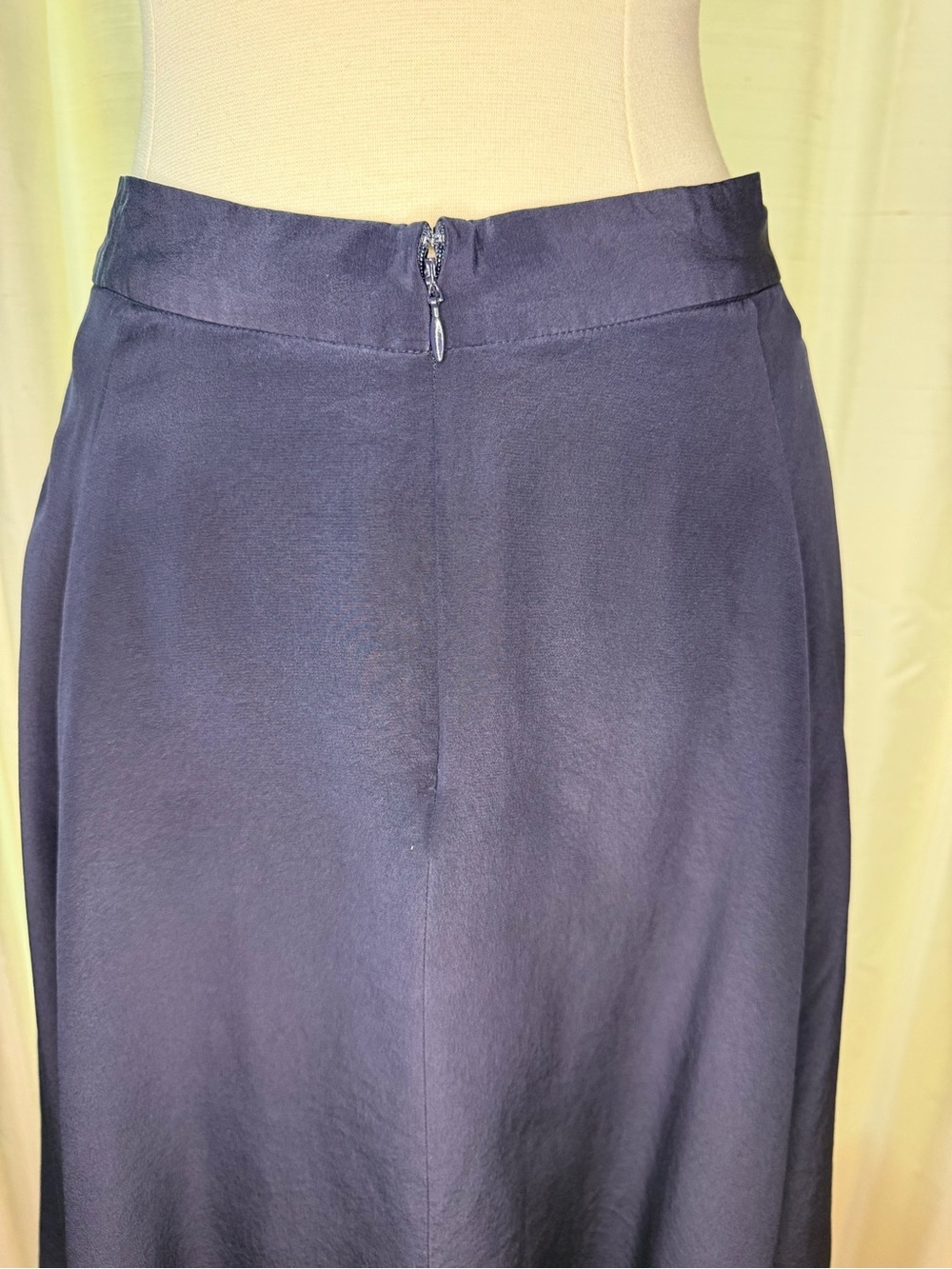 Vintage J. Crew 90s 100% Silk Navy A-Line Midi Skirt Size 2 Minimalist - Picture 6 of 11
